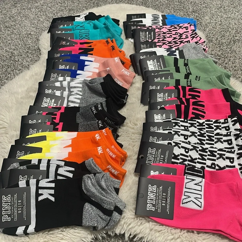 ✨NWT 5/ $30 Pink Victoria Secret Socks✨ - Picture 2 of 6